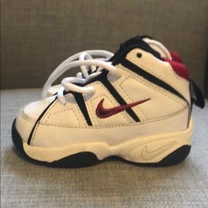 Nike sneakers size4